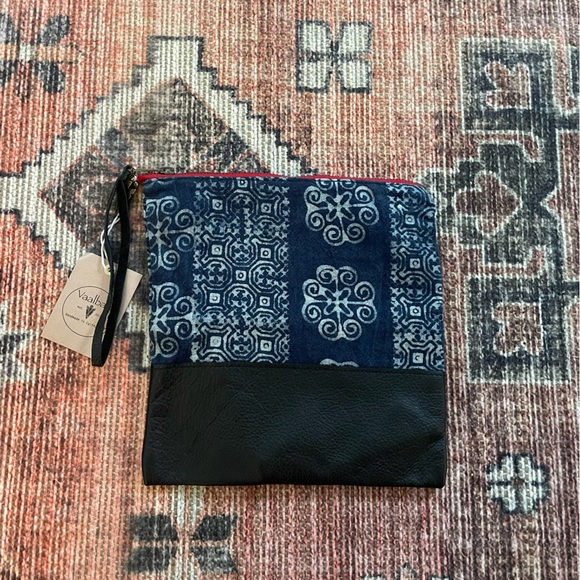 Vaalbara Blue Stainglass Clutch with Black Leather - Picture 1 of 4